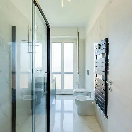 Large With Private Balcony And Workspace * Milão
