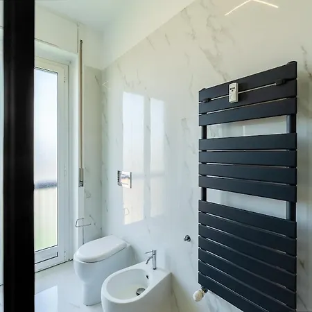 Large With Private Balcony And Workspace * Milão