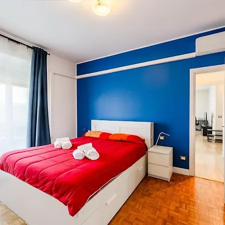 Large With Private Balcony And Workspace Apartamento Milão