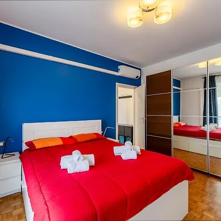 Large With Private Balcony And Workspace Apartamento Milão