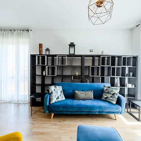 Large With Private Balcony And Workspace Milan