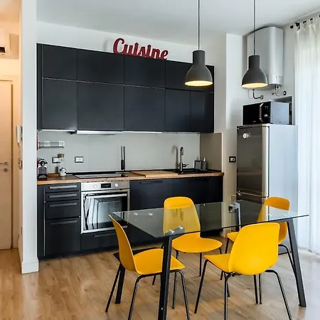 Apartment Large With Private Balcony And Workspace Milan
