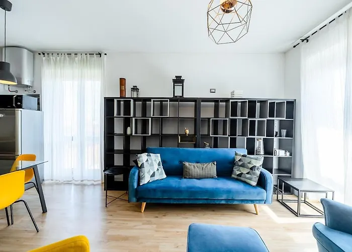 Large With Private Balcony And Workspace Milan