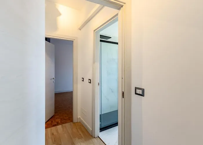 Large With Private Balcony And Workspace Apartment *