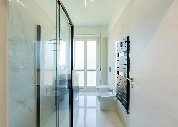 Large With Private Balcony And Workspace * Milan