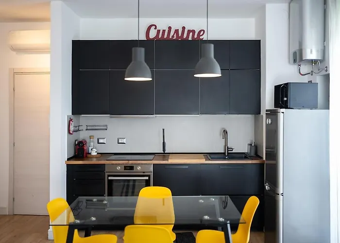 Apartment Large With Private Balcony And Workspace Milan