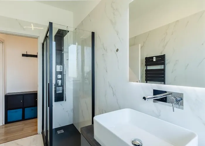 Apartment Large With Private Balcony And Workspace Milan