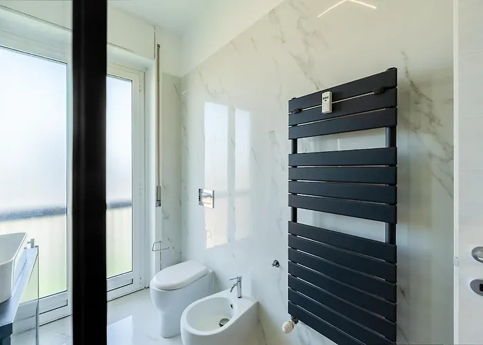 Large With Private Balcony And Workspace * Milan