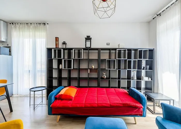 Apartment Large With Private Balcony And Workspace