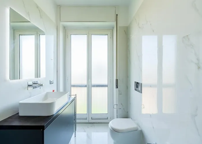Apartment Large With Private Balcony And Workspace Milan
