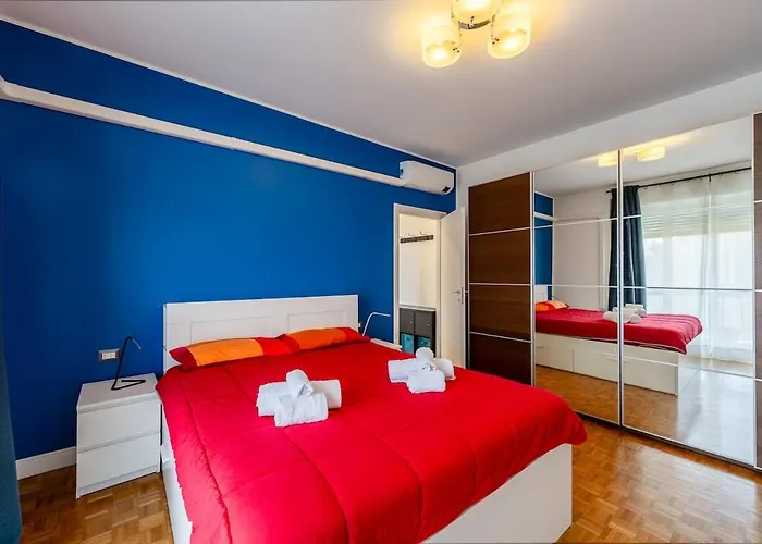 Large With Private Balcony And Workspace Apartment Milan