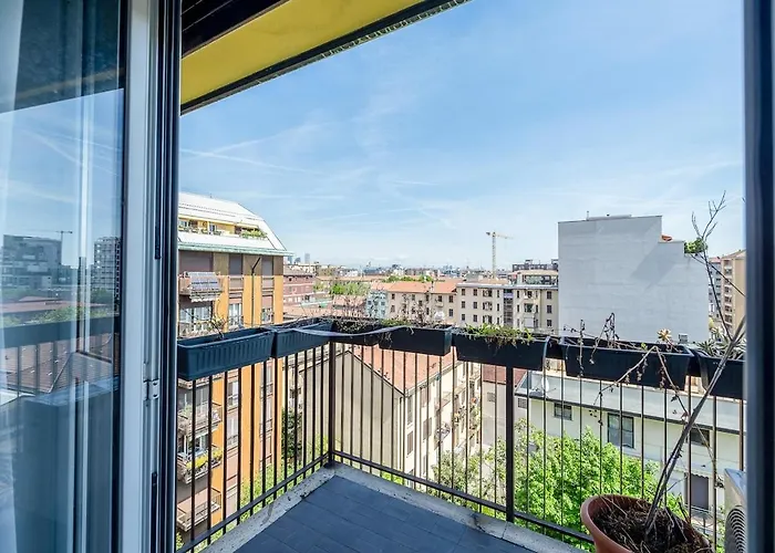 Large With Private Balcony And Workspace Milan