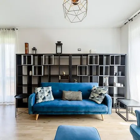 Large With Private Balcony And Workspace * ミラノ