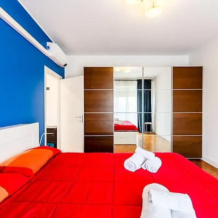 Large With Private Balcony And Workspace アパート *