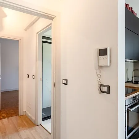 Large With Private Balcony And Workspace * ミラノ