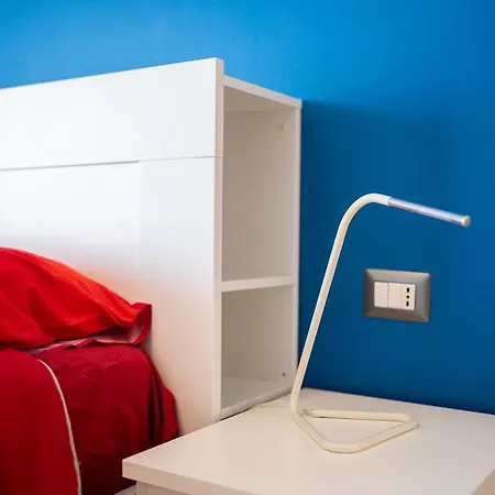 Large With Private Balcony And Workspace ميلان