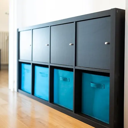 Large With Private Balcony And Workspace شقة *
